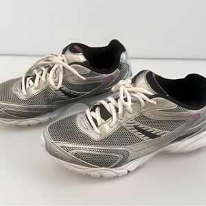 Women’s  Shoes Gray Mesh Athletic Sneakers Size 8.5